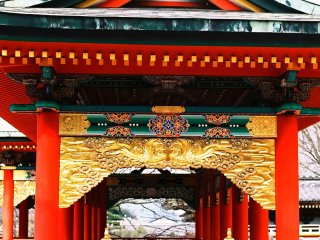 L'un des corridors de la porte Koyomon. Les magnifiques décorations colorées m'ont époustouflé 